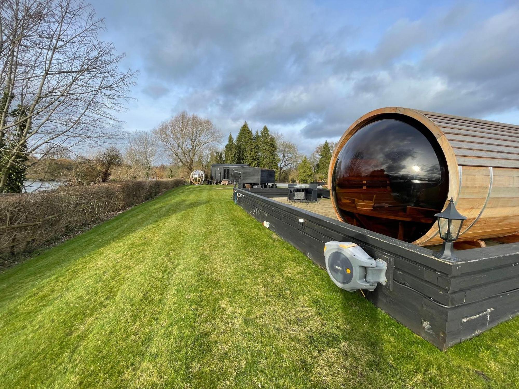 Lake View Retreats Rickmansworth Exterior photo